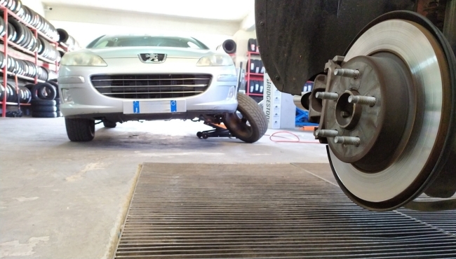 4 Pneumatici Nuovi con Montaggio, Equilibratura e Valvole da �190,00